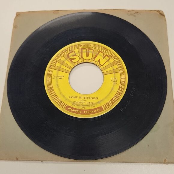 Johnny Cash Guess Things Happen That Way Come In Stranger 45 RPM Vinyl Record - Picture 1 of 4